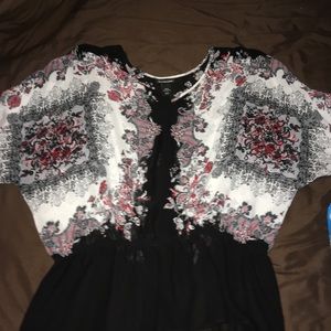 💐18/20 Lane Bryant Red and Black top